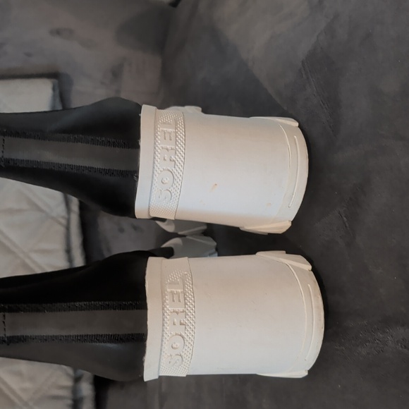 Excellent Funky SOREL BOOTS size 8 - Picture 3 of 5